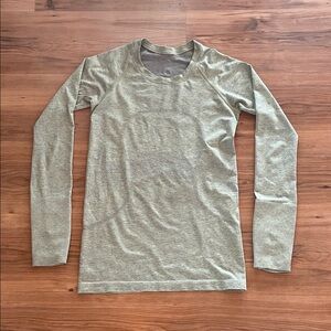 lululemon athletica Run swiftly top in Light Green